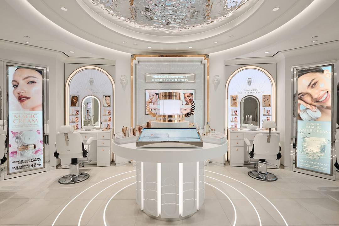 Interior de la nueva tienda de Charlotte Tilbury en Covent Garden.