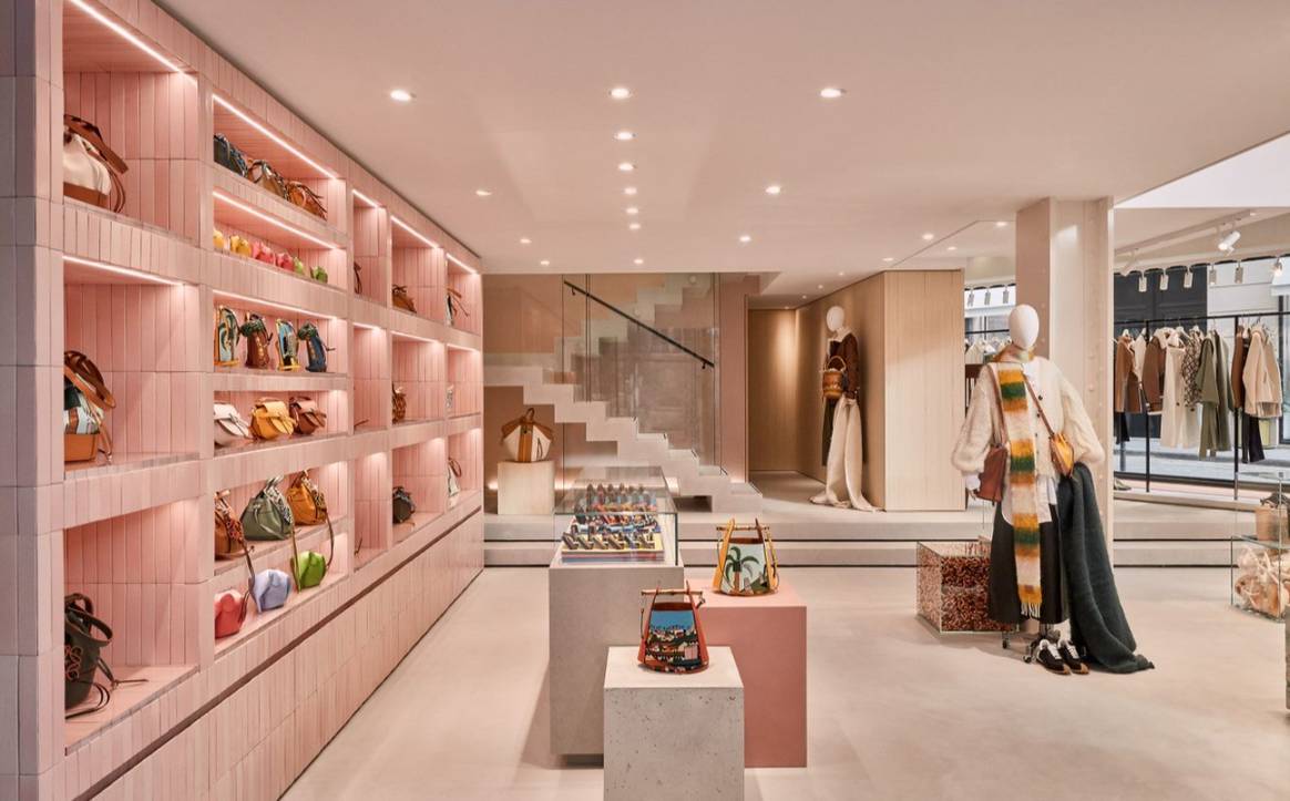 À quoi ressemble la nouvelle boutique parisienne de Loewe ?