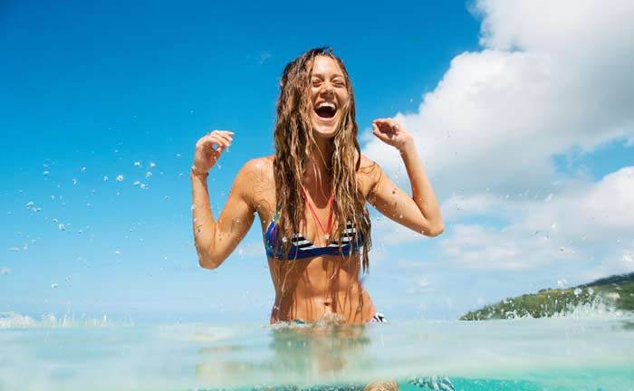 A 70 ans, le bikini joue toujours la bombe... anatomique