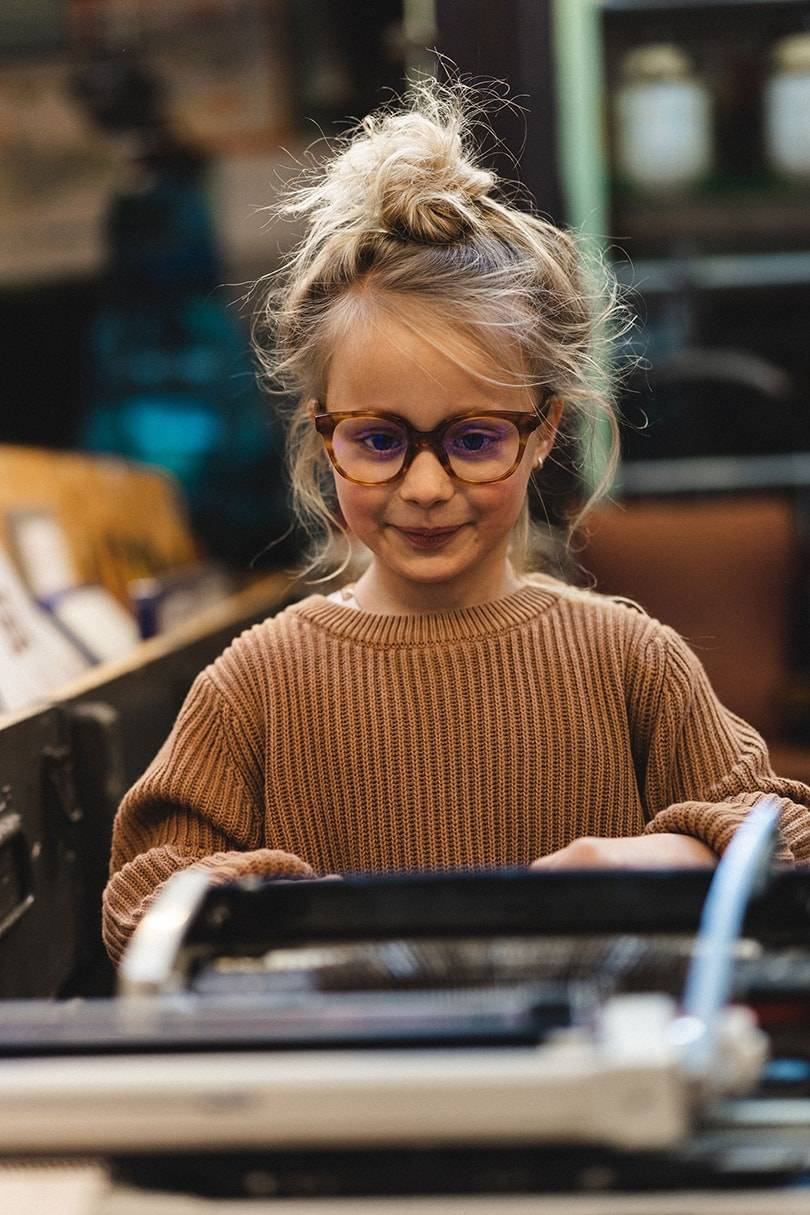 Nieuw kinderbrillenmerk Junior & Junior biedt eindelijk stijlvolle kinderbrillen