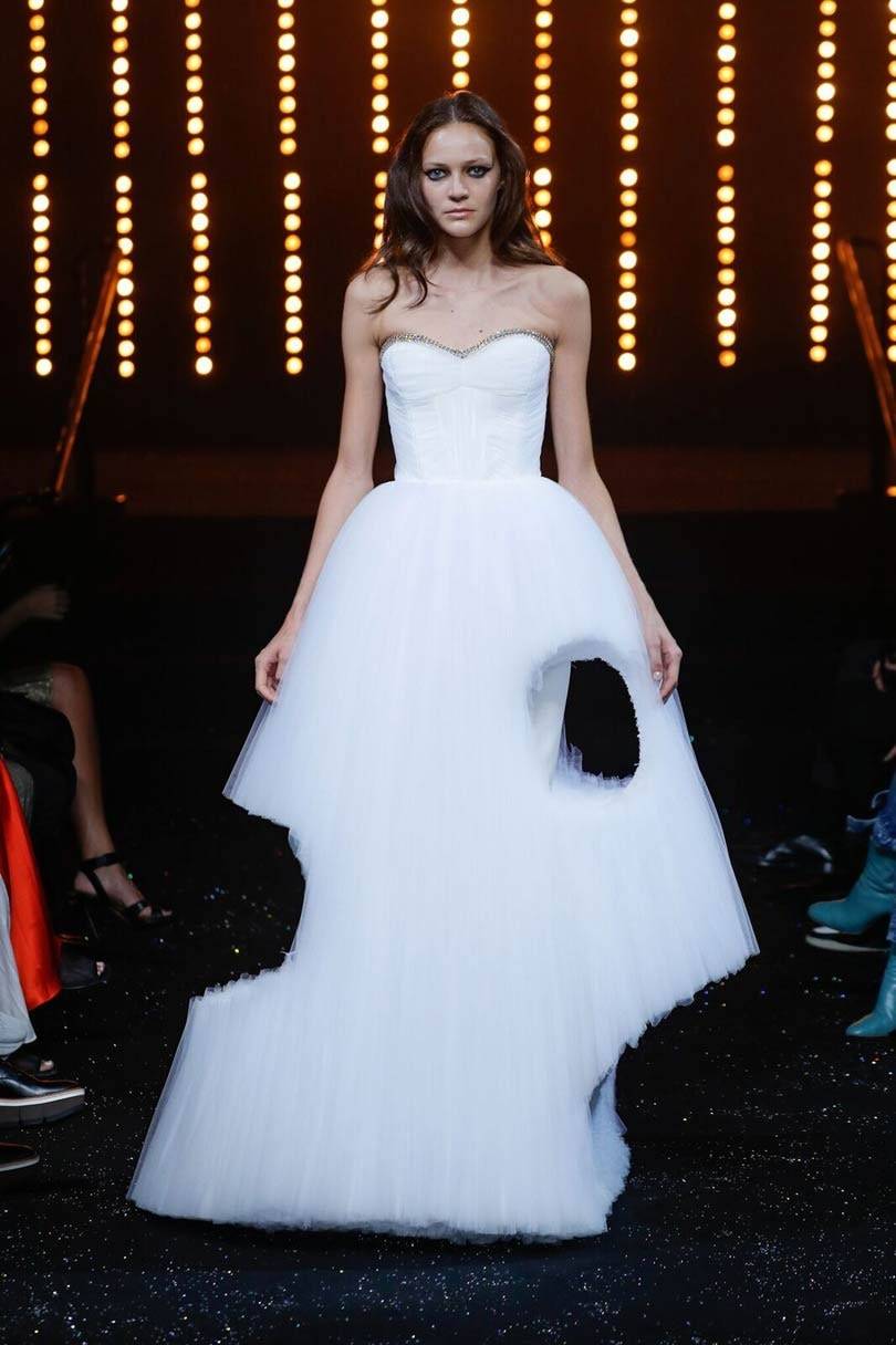 En imágenes: Swarovski colabora con Viktor & Rolf en su 25 aniversario