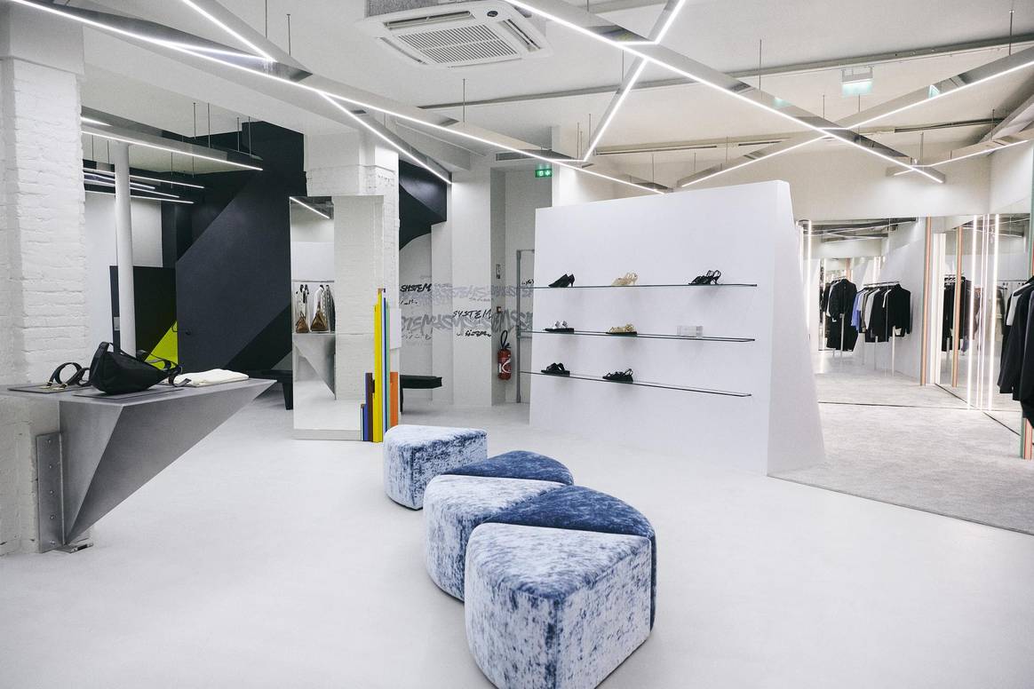 System inaugure sa première boutique à Paris.