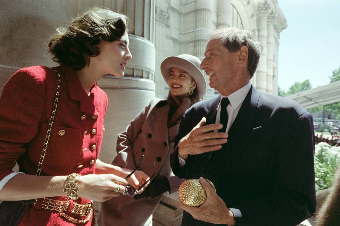 Archive photo, July 1988: French model Inès de La Fressange (l.) and French Christian Dior designer Marc Bohan (r.).