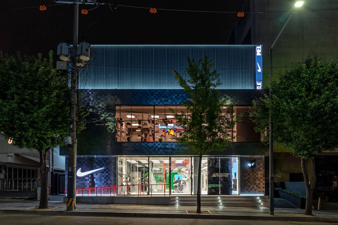 Bild zur Illustration von Einzel- und Großhandelsgeschäften. Nike-Store in SeoulBild: Nike