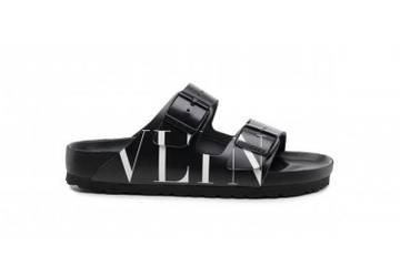 Valentino se une a Birkenstock para crear unas sandalias sport & chic