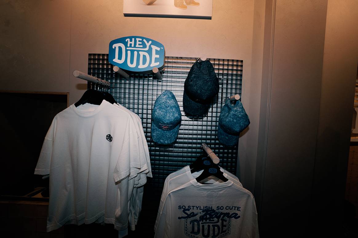Inauguración de la tienda de HeyDude en el número 24 de la calle de la Canuda de Barcelona (España).