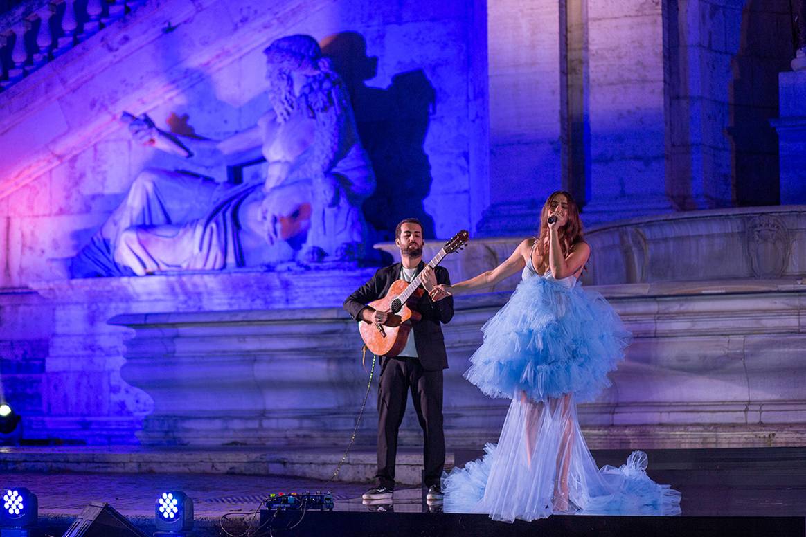 Photo Credits: Desfile y ceremonia de entrega de los premios “Who Is On Next?” desde la Piazza del Campidoglio de Roma, por cortesía de Altaroma.