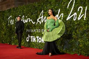 Fashion Awards 2022  : le trophée conçu par l'artiste Yinka Ilori 