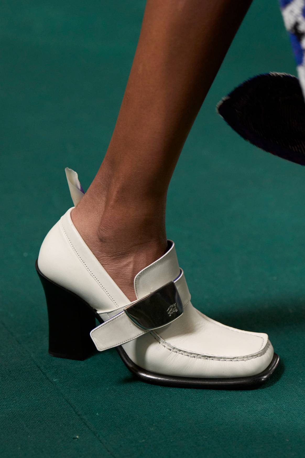 Mocasín marfil ss24 de Burberry