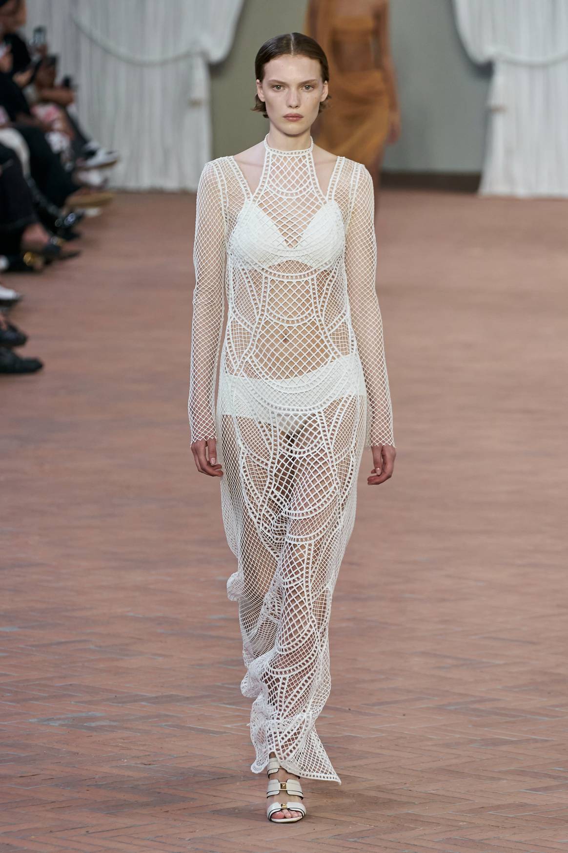 Alberta Ferretti ss24/ look 29