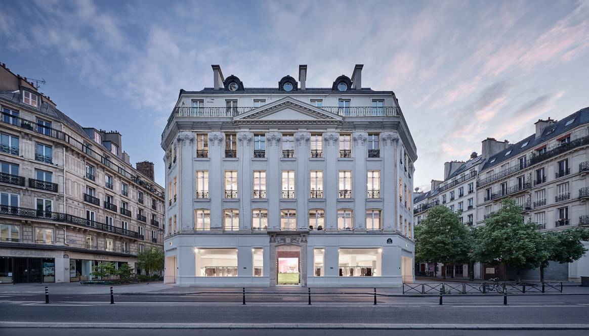 Vue d'ensemble de la boutique Zara, rue de Rivoli.