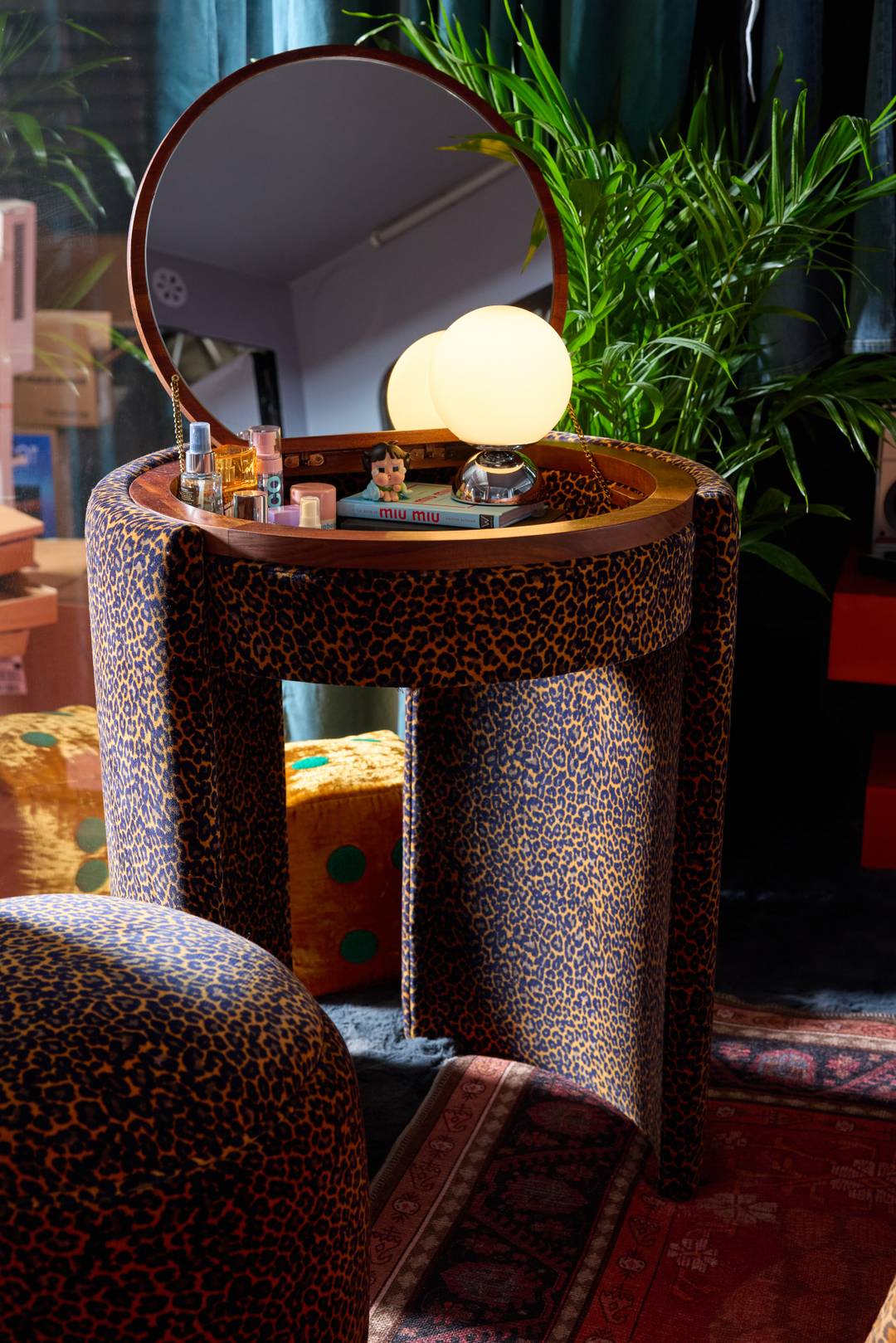 UO Haul Glass Trucks 'The Pretty Haul' interior