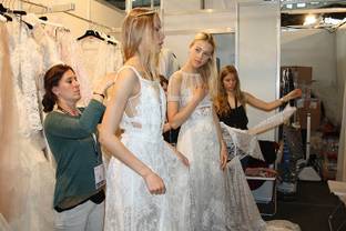 In beeld: Barcelona Bridal Fashion Week vakbeurs