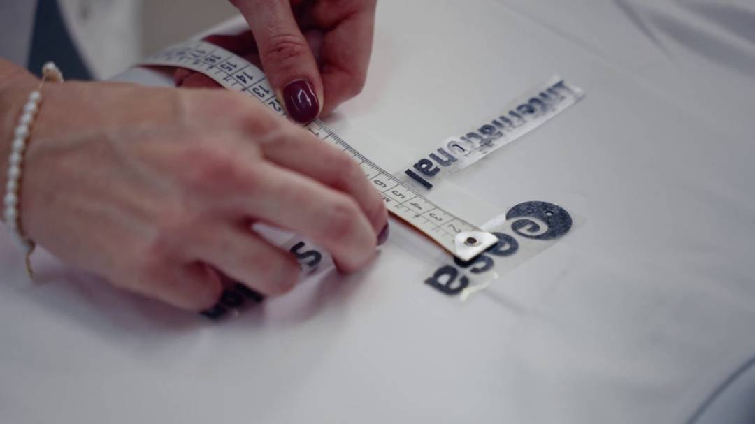 A caratterizzare i capi strisce di tape Framis Italia, ispirate alle uniformi dei piloti