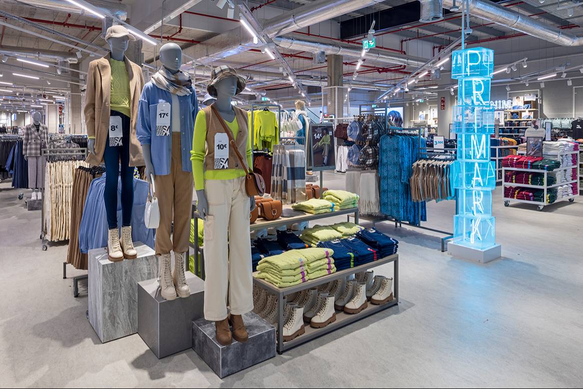 Photo Credits: Interior de la nueva tienda Primark Donostia en el centro comercial Garbera de San Sebastián. Fotografía de archivo.