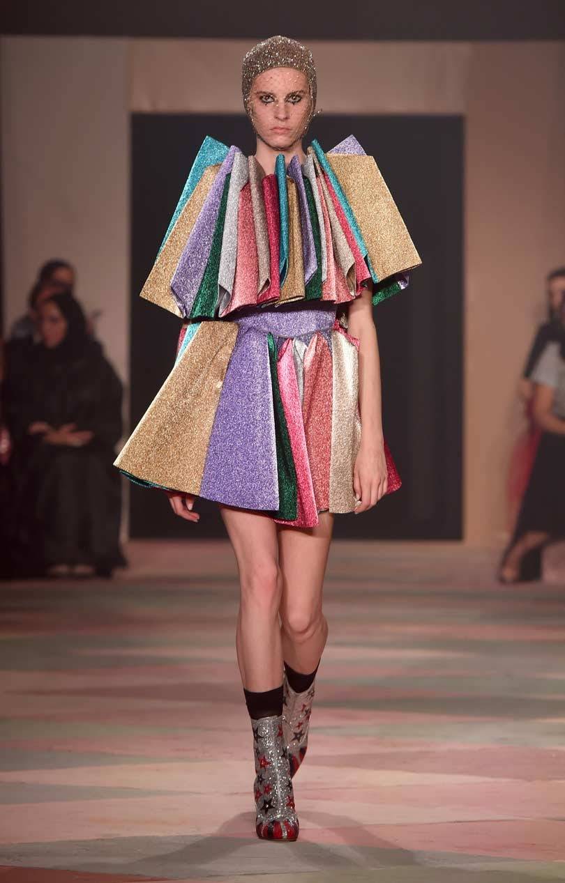 Dior presenta una colección "cápsula" en su primer desfile en Dubai
