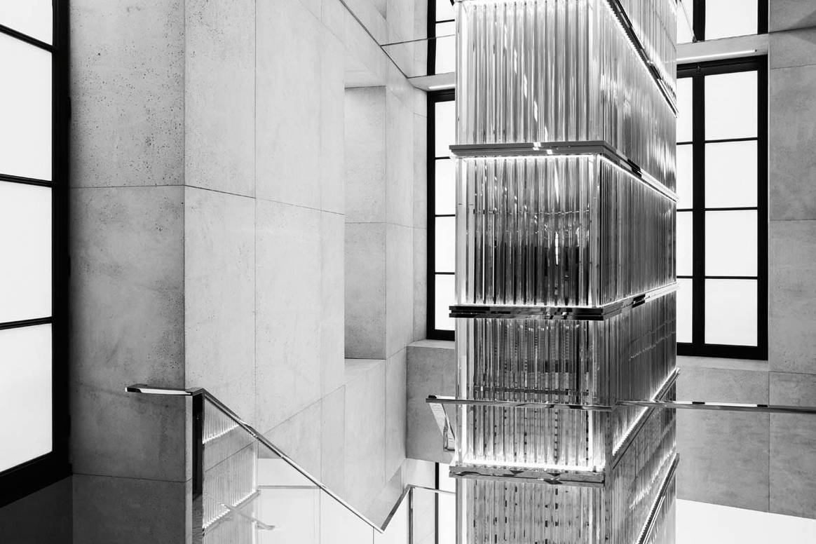 En image : le nouveau concept store Saint Laurent Rive Droite rue Saint Honoré