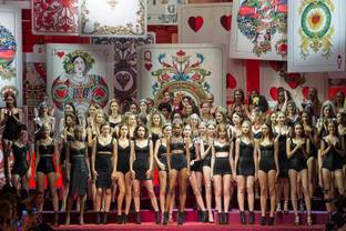 Mode à Milan: "Dames de coeur" avec Dolce & Gabbana