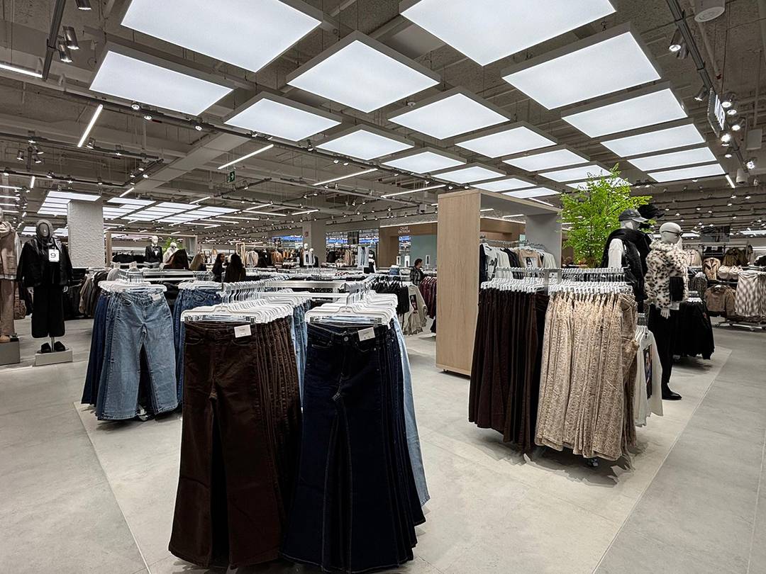 Tienda de Lefties en el centro comercial N4 de Écija, Sevilla (España).