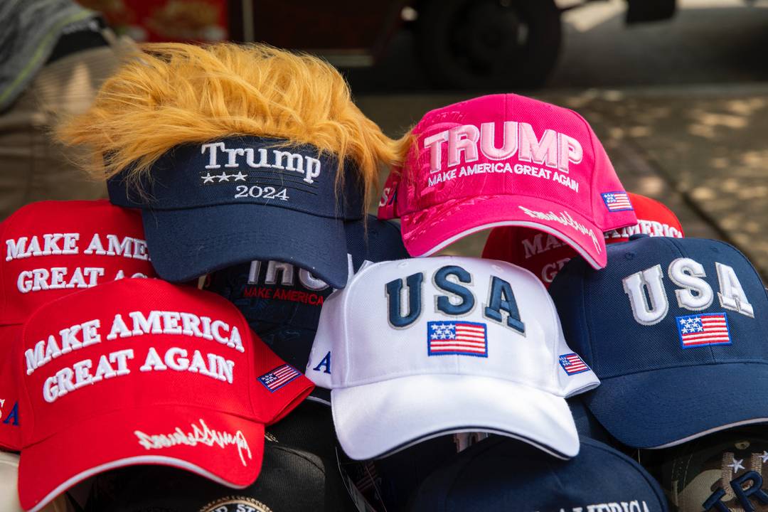 Street vending with ‘Make America Great Again’ caps and other pro-Trump merchandise in Washington, DC (USA)