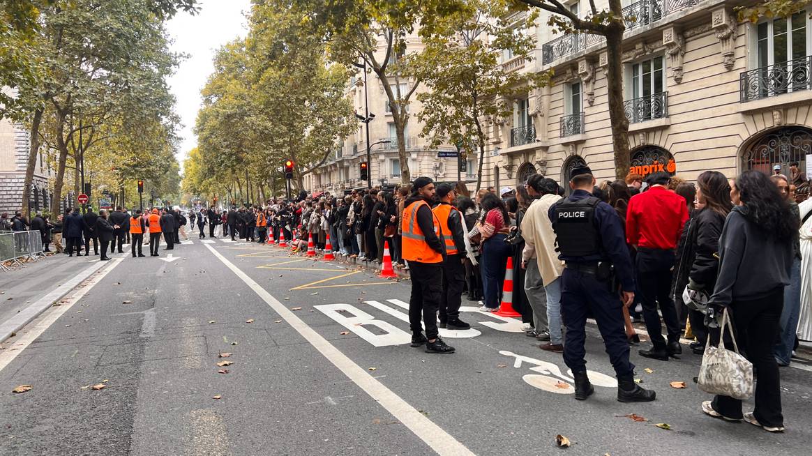 Défilé Hermès, devant la Garde républicaine
