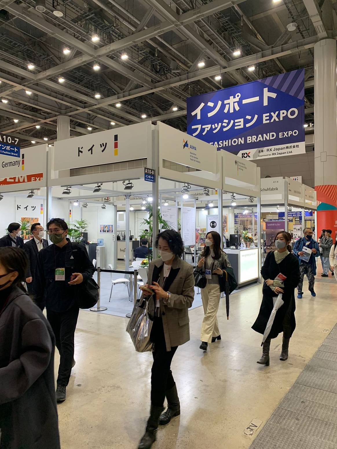 Deutsche Schuh- und Taschenmarken weltweit gefragt - Erfolgreicher Neustart auf den internationalen Herbstmessen in Moskau und Tokio