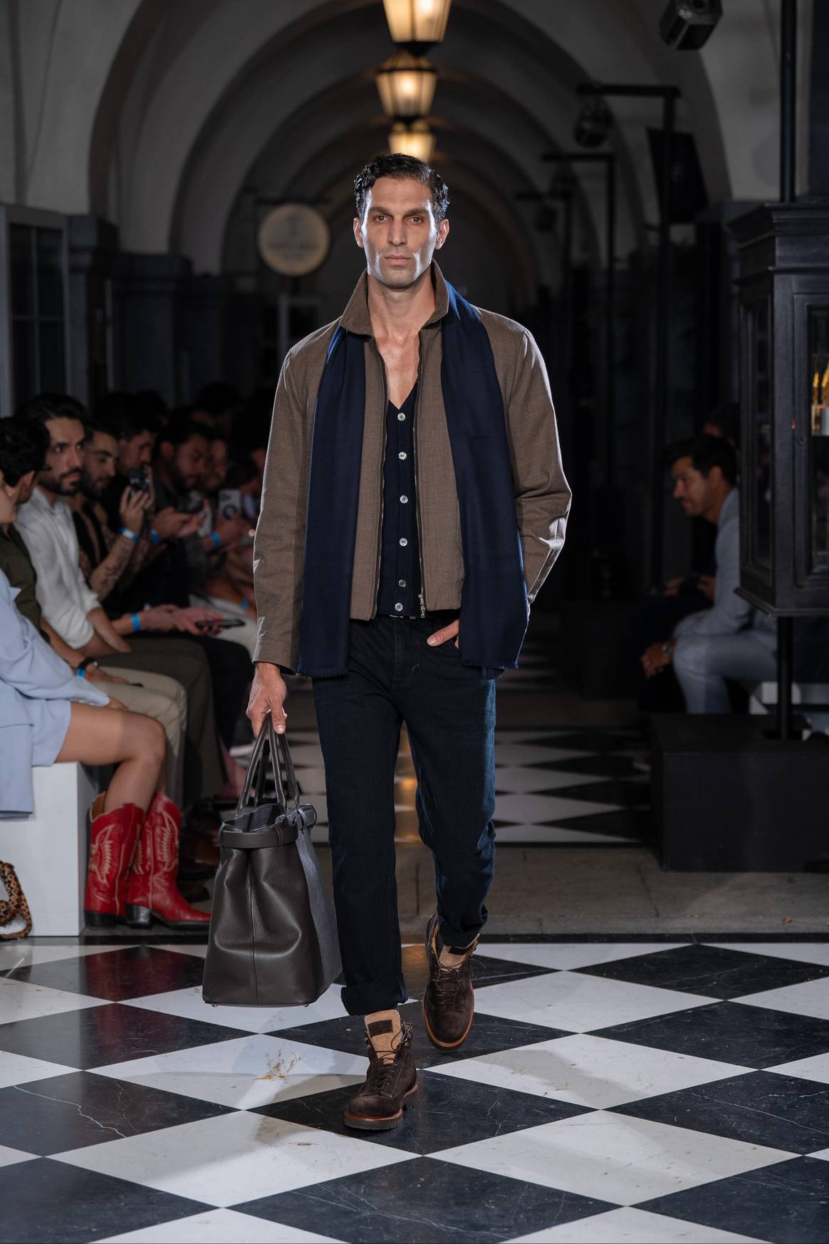 Los looks tuvieron atención especial a los accesorios.