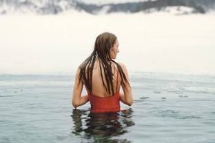 ARKET lanceert swimwear collectie voor alle seizoenen