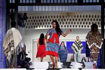  Mexico fights 'plagiarism' with indigenous fashion fair