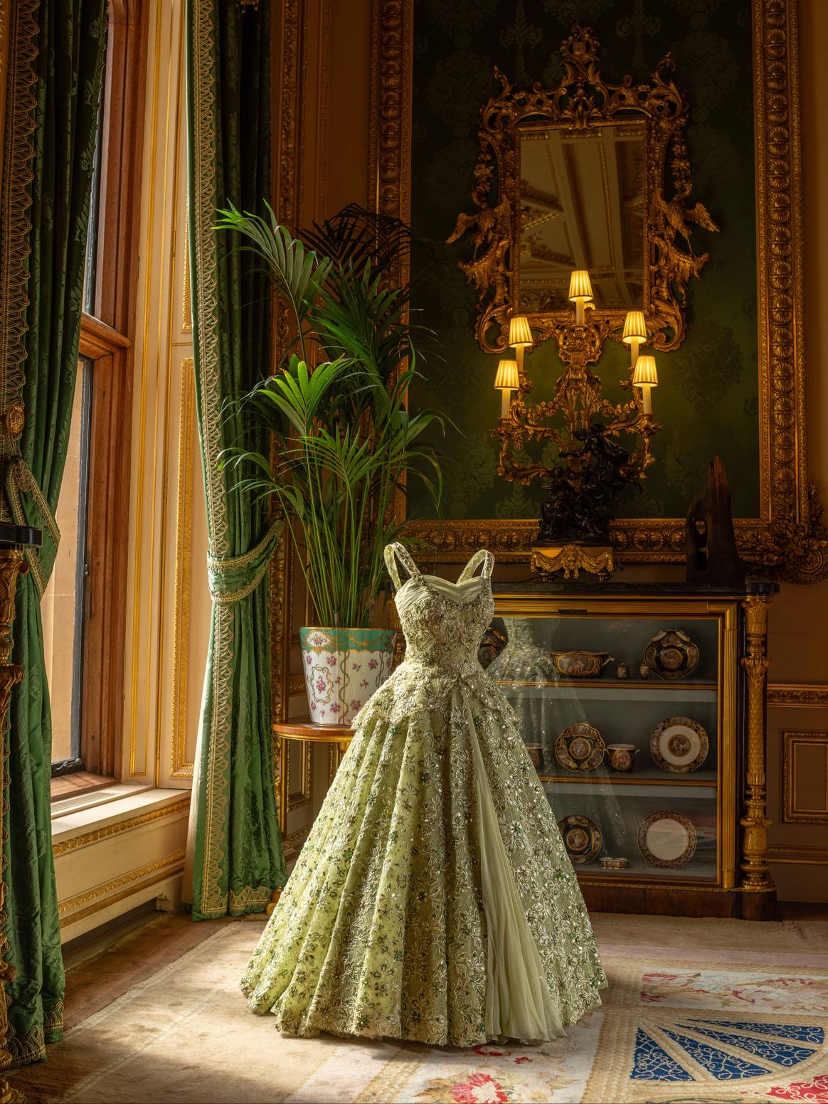 Evening gown, Norman Hartnell,  1957. Displayed in the Green Drawing  Room at Windsor Castle.
