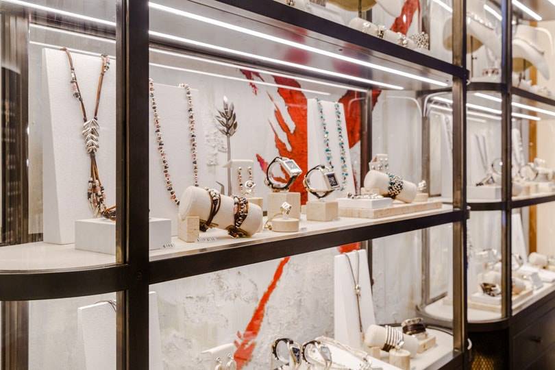 En imágenes: Unode50 inaugura flagship store en Nueva York