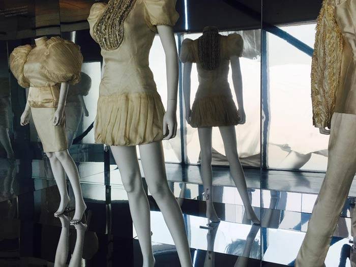 La couturière Anne Valérie Hash expose ses 13 premières années de création à Calais