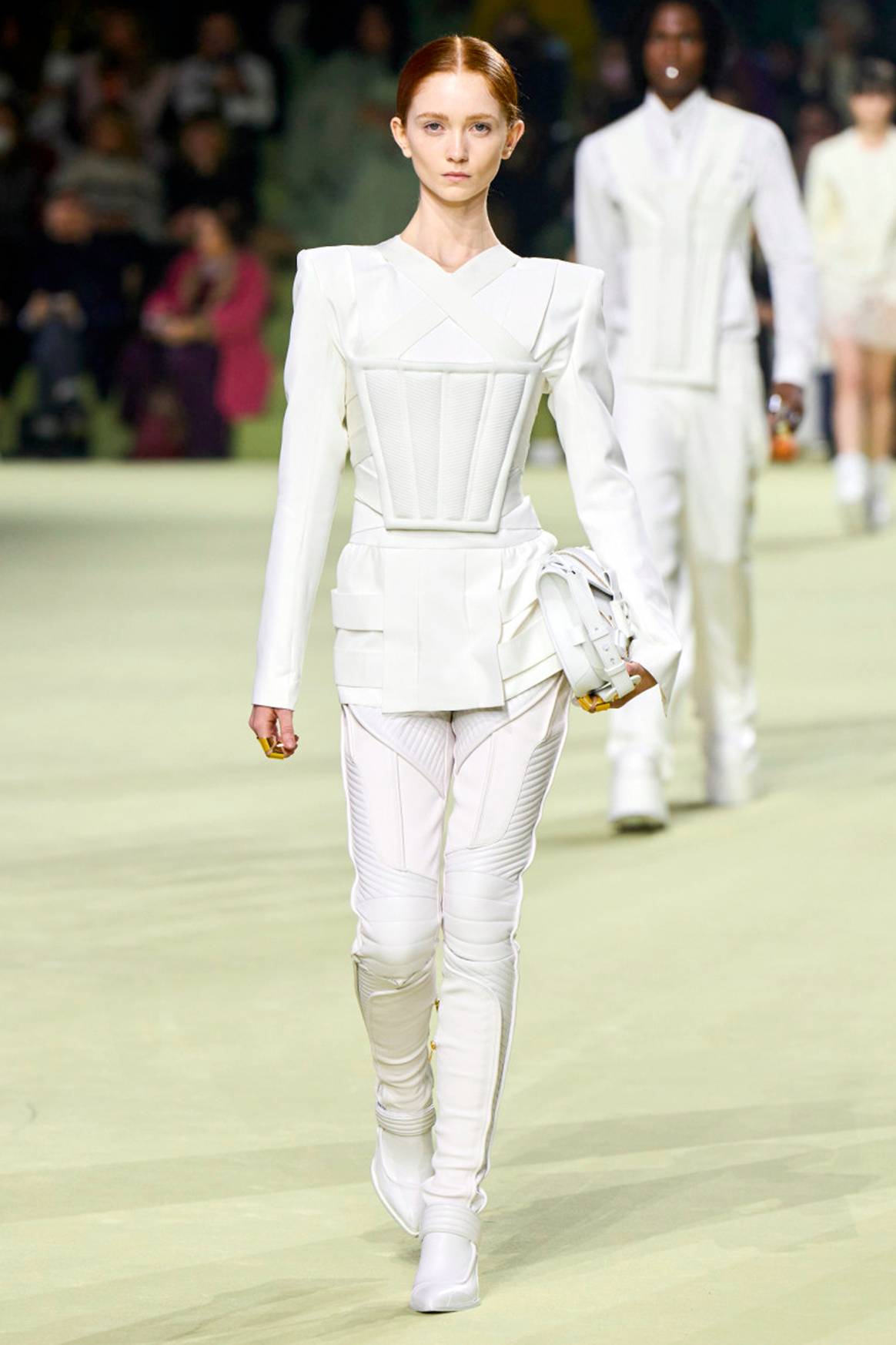Paris Fashion Week FW22: las cinco principales tendencias que los responsables de compras deben conocer