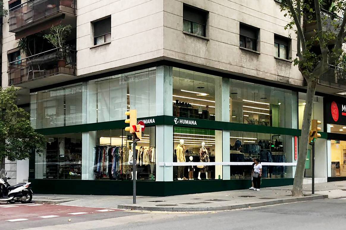 Tienda de Humana en el número 67 de la calle Numancia de Barcelona (España).