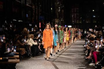 Video: De 2023/24 Metiers d'Art show van Chanel in Manchester
