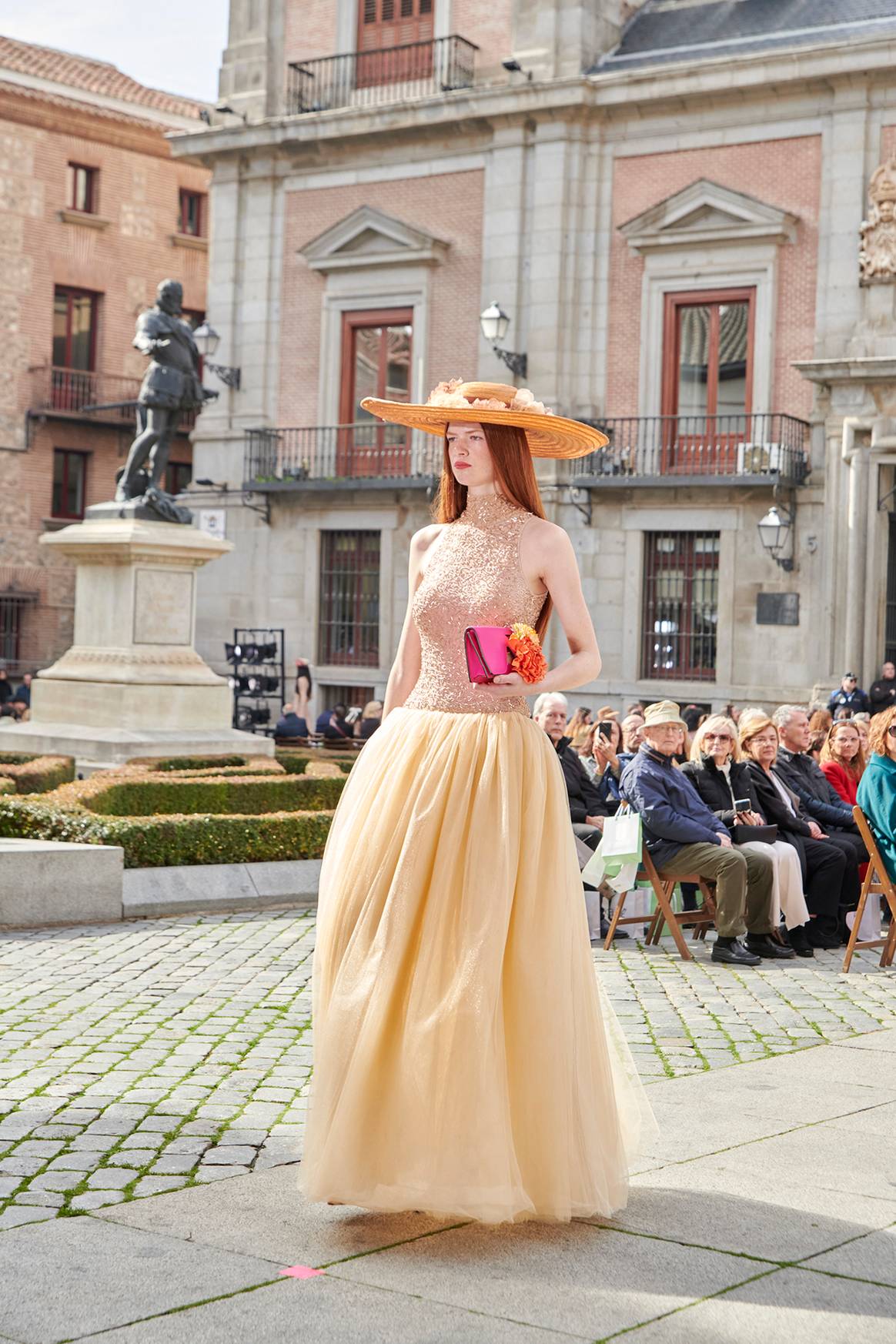 Desfile inaugural en la plaza de la Villa de Madrid de Madrid es Moda, celebrado el jueves 13 de febrero de 2025 en Madrid (España).