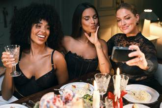 Van cosy mornings tot glam nights met Monica Geuze: ontdek Hunkemöller’s nieuwe feestcollectie