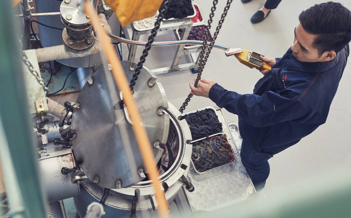 Monki werkt samen met innovatieve recyclingmachine