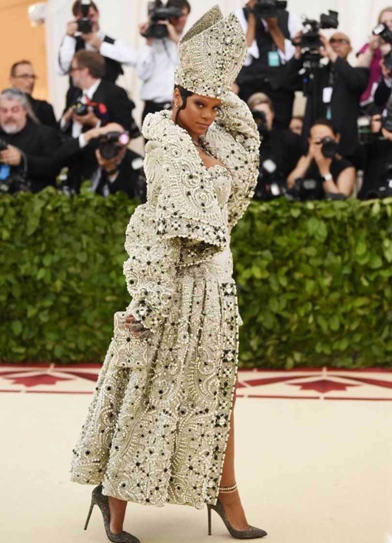 Кресты, перстни и короны: Как прошел бал Met Gala 2018