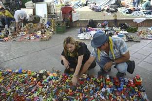 Colombian eco-designer finds beauty in trash