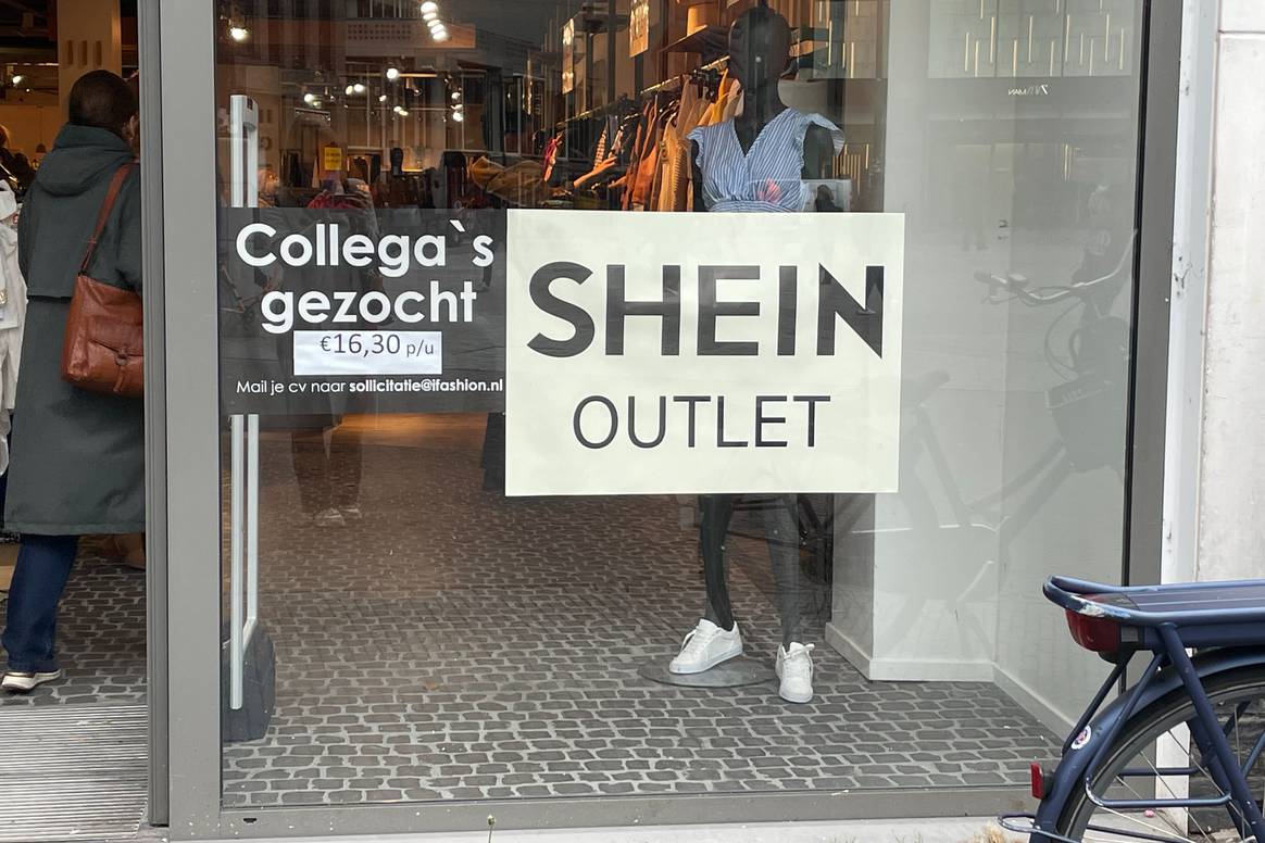 En la tienda de Utrecht se exhibió el nombre 'Shein' durante un tiempo, pero recientemente fue retirado.