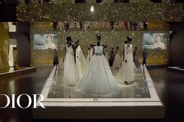 Video: Een intieme kijk op de expositie van Dior in Shanghai