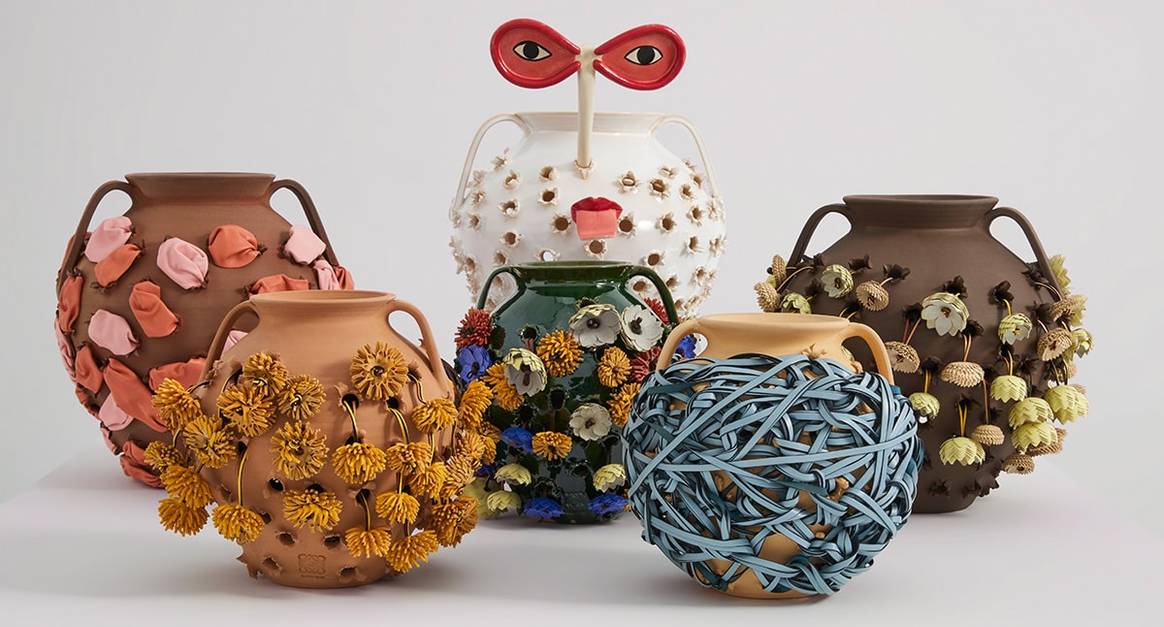 Loewe lleva a Sotheby’s los asadores de castañas gallegos como parte de su última colección “Loewe Weaves”