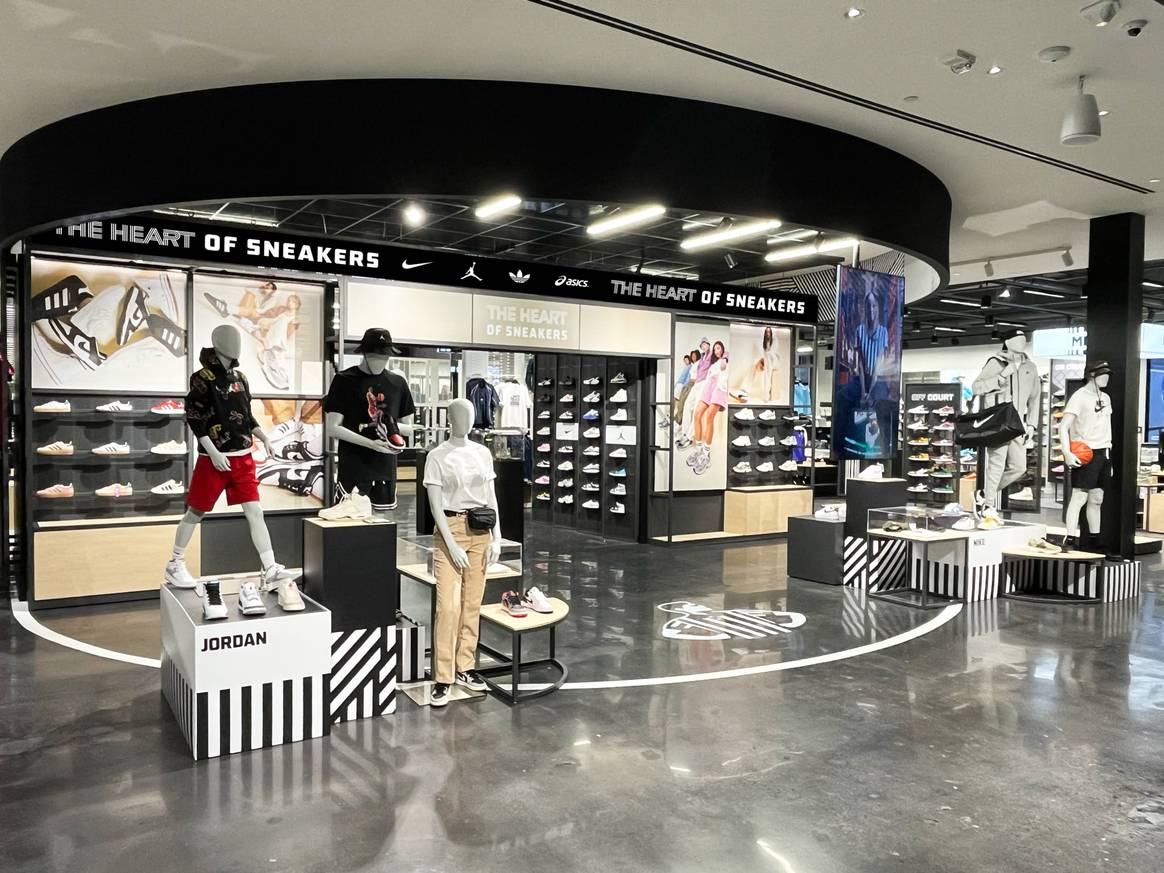 Foot Locker new retail concept at Willowbrook Mall