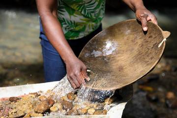 Chopard recurre al trabajo de pequeños mineros colombianos