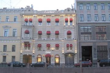 Совладелец бутика Cartier попал под обвинение: завершено дело о контрабанде одежды