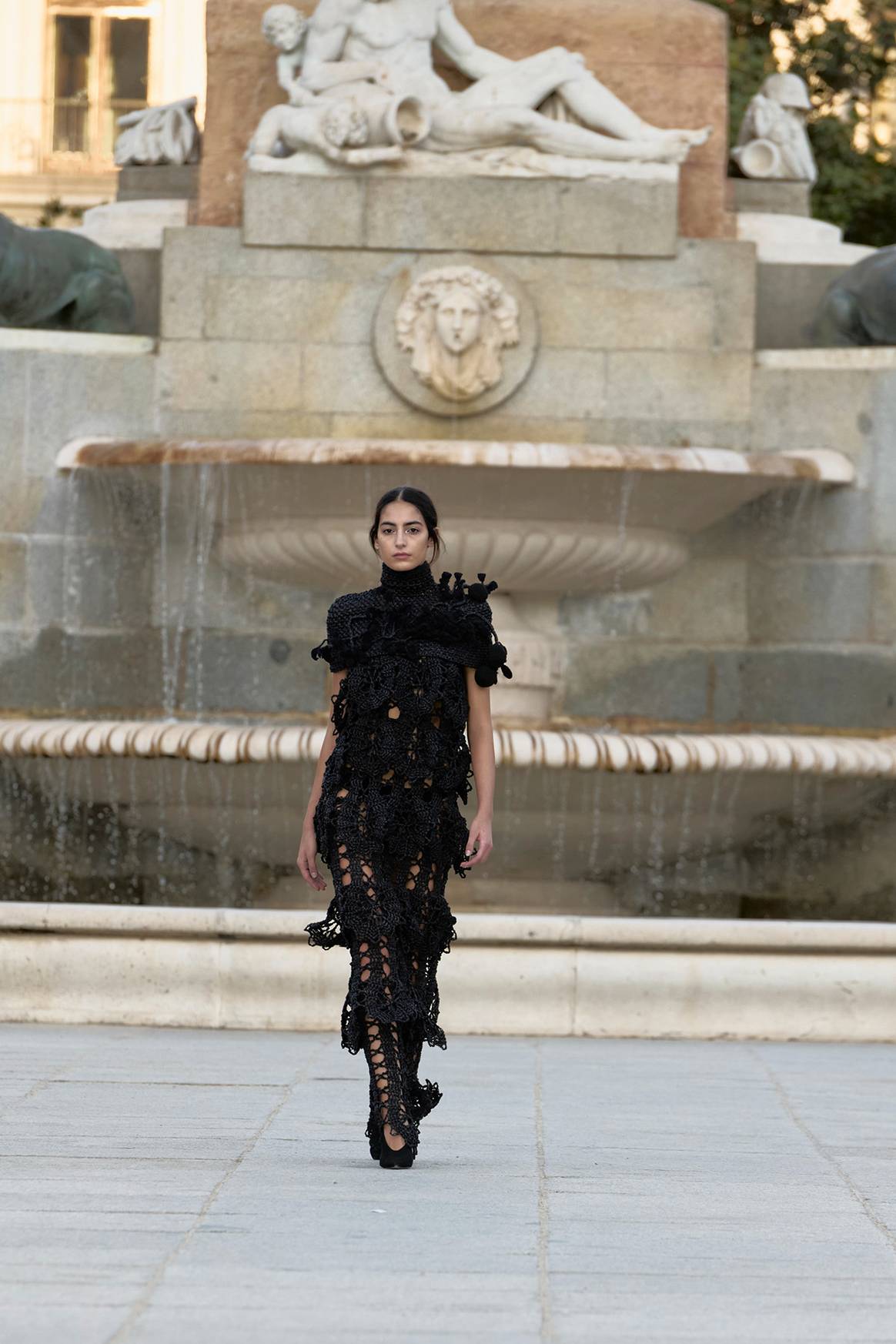 Diseño presentado por Simof. Desfile inaugural de Madrid es Moda en la plaza de Oriente de Madrid, el sábado 13 de septiembre de 2025.