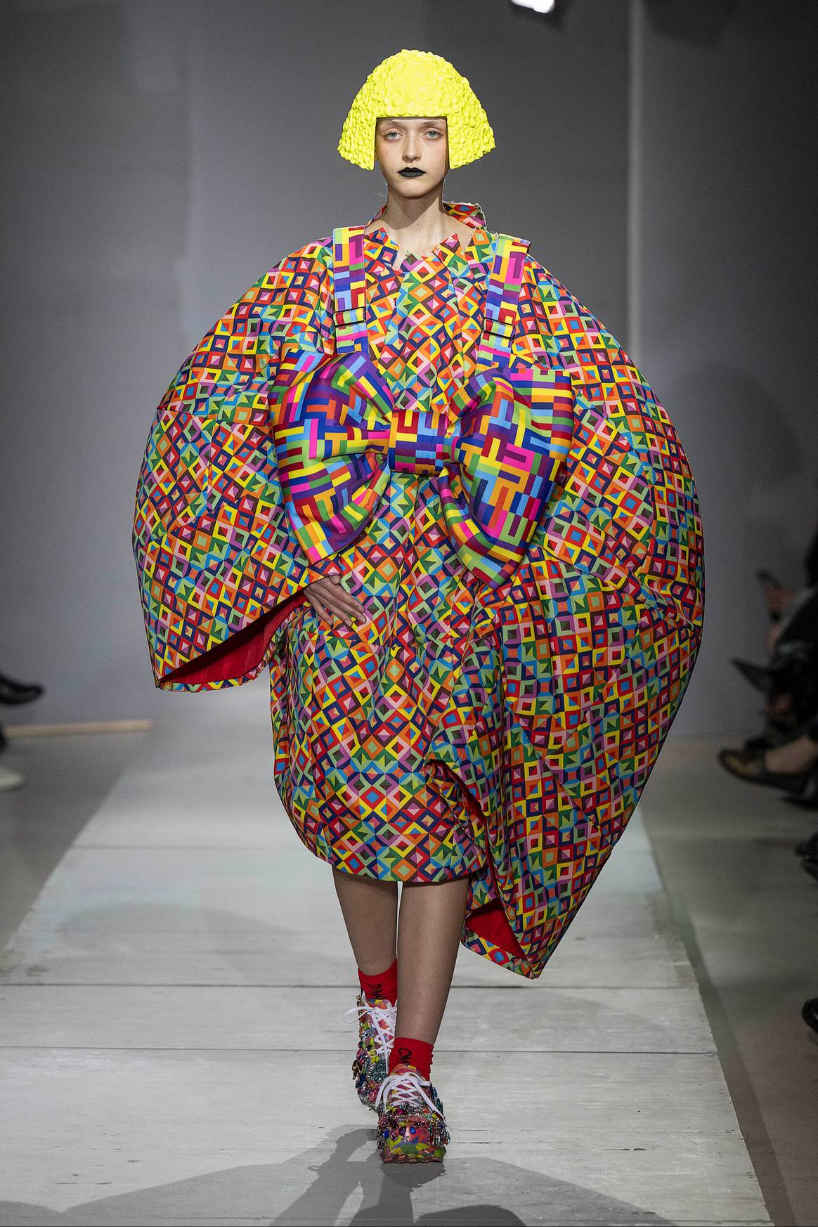 Comme des Garçons, Tokyo  (fashion house), Rei Kawakubo  (designer) Look 5, from the Break  Free collection, spring–summer 2024.  Paris, 30 September 2023.