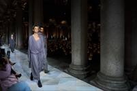 Armani inicia contatos para a venda da participação minoritária