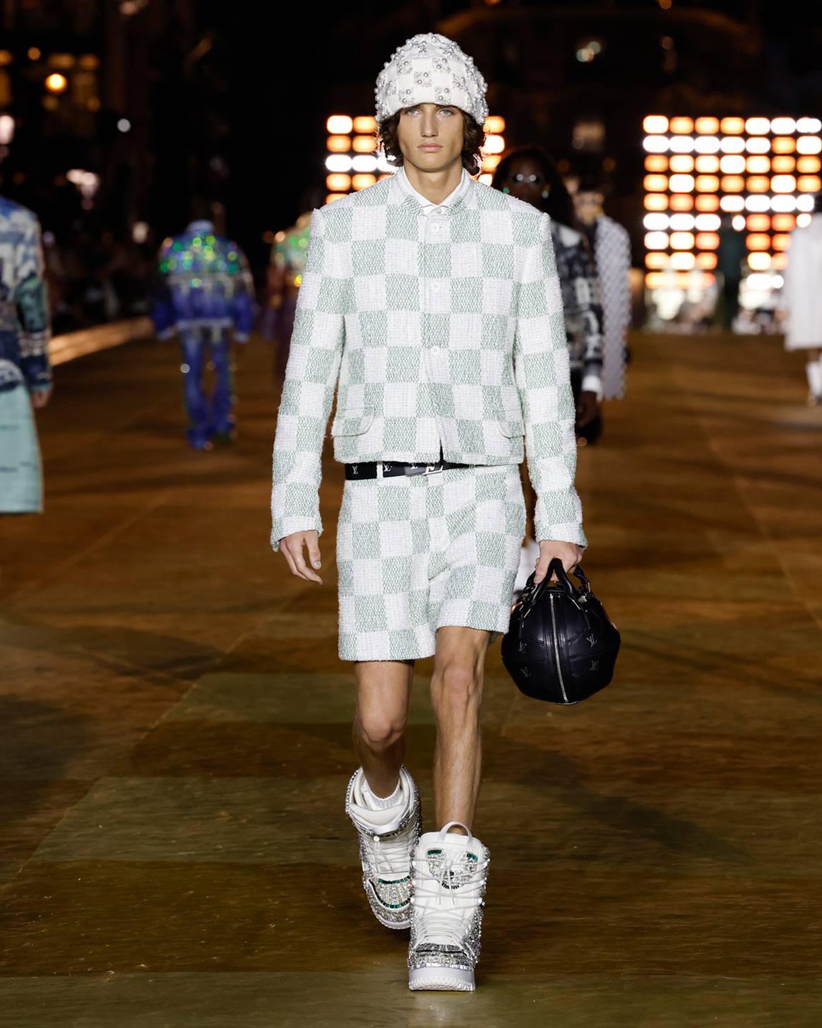Het debuut van Pharrell Williams voor Louis Vuitton. Beelden via Louis Vuitton